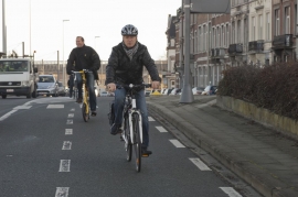 cyclistes dans la circulation à Namur