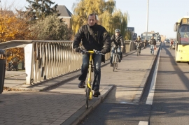 Cyclistes dans la circulation à Namur