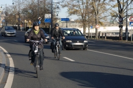 Cyclistes dans la circulation à Namur