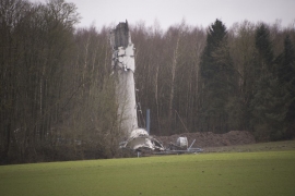 Dynamitage de la tour de
télécommunication Proximus (ex-Belgacom) à Vedrin (Namur) le 3 mars 2016 par le
groupe WANTY situé à Binche, une entreprise wallonne au savoir-faire reconnu.