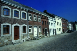 Clermont-sur-Berwinne, Maisons typiques de la place de la Halle