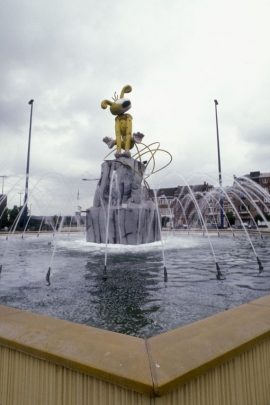 Rond-point Yernaux, statue du Marsupilami.