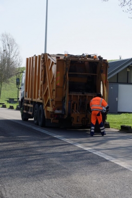 Ramassage des déchets sur les aires de repos des autoroutes Wallonnes.