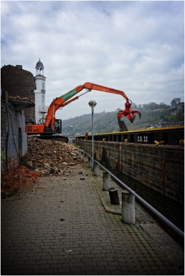 Travaux préparatoire à l'installation de la passerelle piétonne Namur/Jambes.
