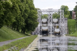 Canal du Centre Historique et ses ascenseurs hydrauliques. 