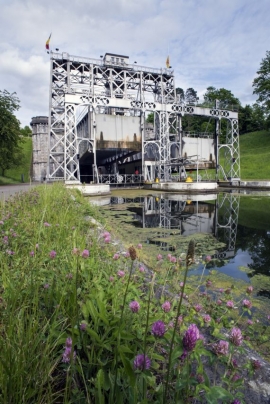 Canal du Centre Historique et ses ascenseurs hydrauliques. 
