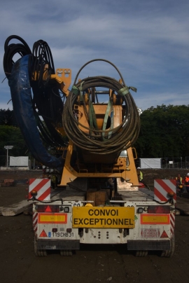 Convoi exceptionnel (matÃ©riel technique pour fondations) destiner au chantier du Grognon (Namur).