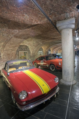 Musée du circuit de Francorchamps à l'abbaye de Stavelot (voitures anciennes).