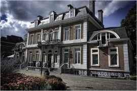 L'Elysette (le bâtiment abrite les bureaux du ministre-président du gouvernement wallon ainsi sa résidence de fonction).