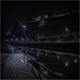 Vue sur la Citadelle de Namur, la nuit.